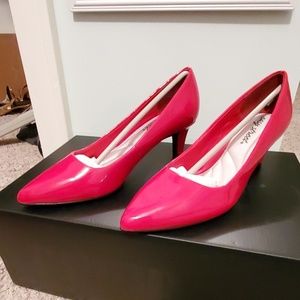 easy street pump in red.